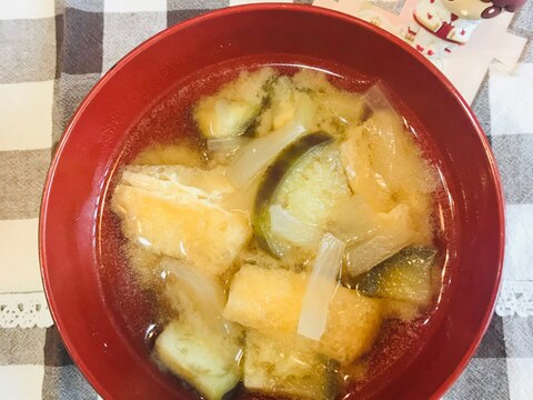 時間がない時の、なす、玉ねぎ、油揚げの時短味噌汁